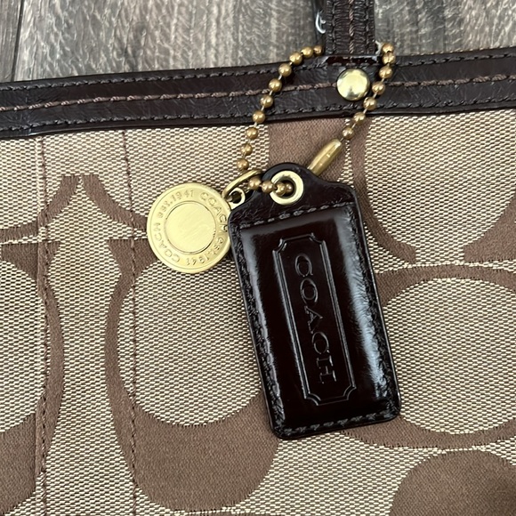 Coach Signature Canvas Small tote y2k - Picture 2 of 11